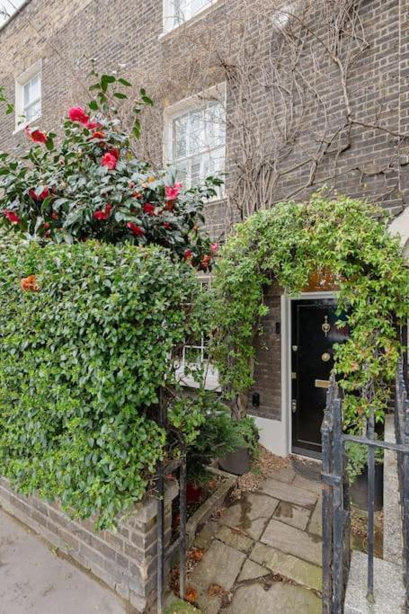 Вілла Fairytale Garden House - Next To Victoria Station & Pet Friendly Лондон Екстер'єр фото